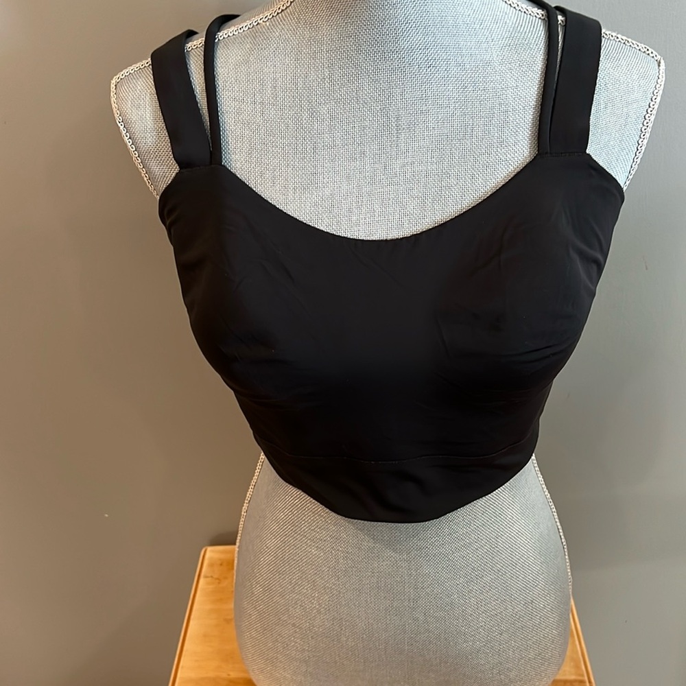 Black Lululemon sports bra 14